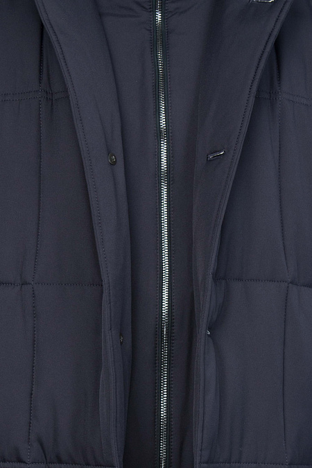 Удлиненный стеганый пуховик-пальто с меховым воротником темно-синий  для мужчин бренда Meucci (Италия), арт. 9209 - фото. Цвет: Темно-синий. Купить в интернет-магазине https://shop.meucci.ru
