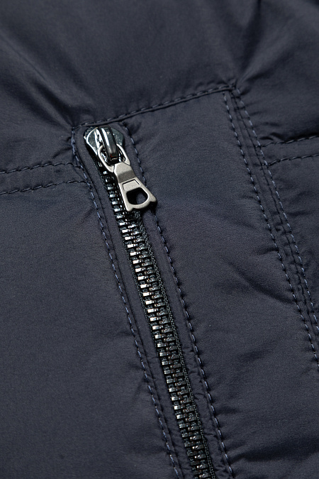 Стеганый пуховик средней длины с капюшоном и фигурным низом для мужчин бренда Meucci (Италия), арт. 6915 - фото. Цвет: Темно-синий. Купить в интернет-магазине https://shop.meucci.ru
