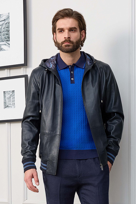 Кожаная темно-синяя куртка-бомбер с капюшоном  для мужчин бренда Meucci (Италия), арт. 7710 - фото. Цвет: Темно-синий. Купить в интернет-магазине https://shop.meucci.ru

