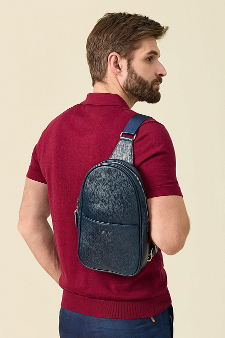 Сумка-слинг темно-синего цвета с ремнем через плечо  для мужчин бренда Meucci (Италия), арт. О-78188 Blue - фото. Цвет: Темно-синий. Купить в интернет-магазине https://shop.meucci.ru
