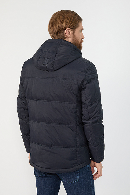 Стеганый пуховик средней длины с капюшоном и фигурным низом для мужчин бренда Meucci (Италия), арт. 6915 - фото. Цвет: Темно-синий. Купить в интернет-магазине https://shop.meucci.ru
